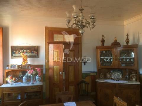 Moradia t4 em  cedovim – vila nova de foz côa