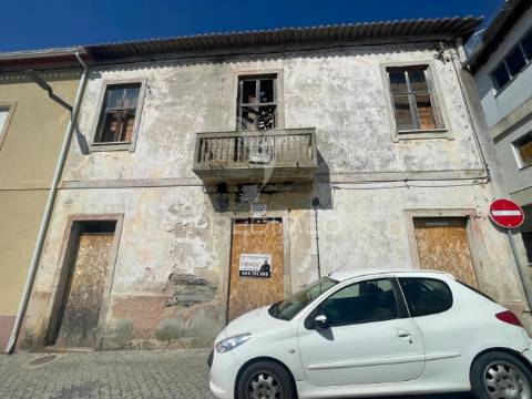Moradia típica de xisto em vila nova de foz côa