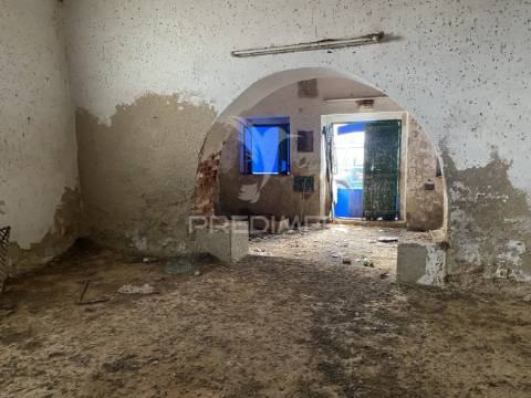 Moradia para recuperar na trindade, perto de beja