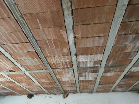 Moradia para recuperar na trindade, perto de beja