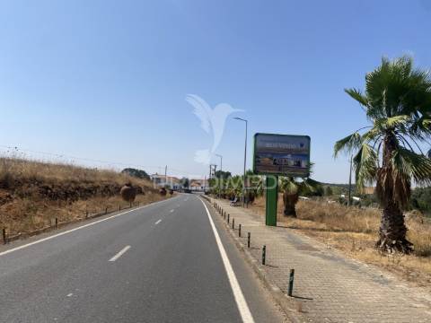 Moradia para recuperar na trindade, perto de beja