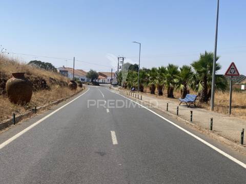 Moradia para recuperar na trindade, perto de beja