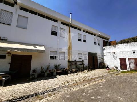 Armazém multifuncional (com terreno de 1375m2)