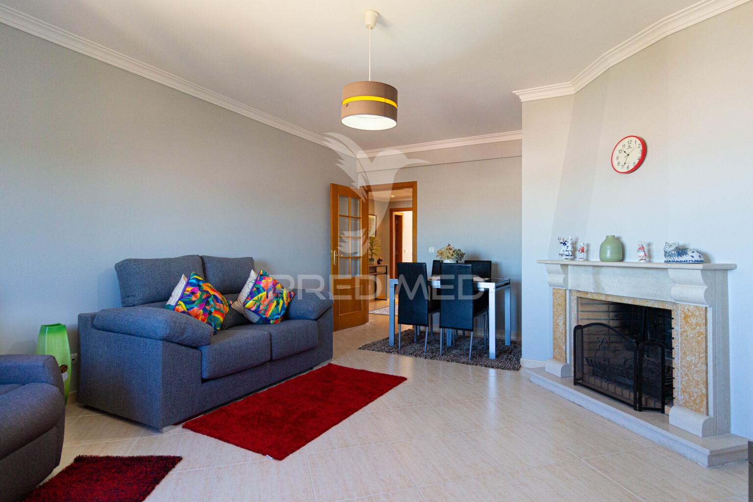 Apartamento t2  com suíte - santa marta do  pinhal - corroios - 295.000 €