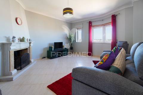 Apartamento t2  com suíte - santa marta do  pinhal - corroios - 289.900 €