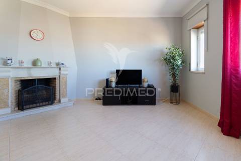 Apartamento t2  com suíte - santa marta do  pinhal - corroios - 289.900 €