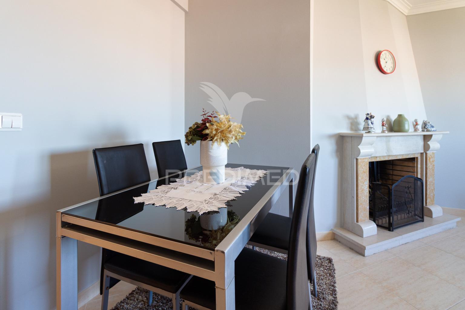Apartamento t2  com suíte - santa marta do  pinhal - corroios - 295.000 €
