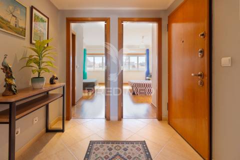 Apartamento t2  com suíte - santa marta do  pinhal - corroios - 289.900 €