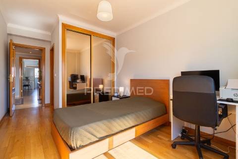 Apartamento t2  com suíte - santa marta do  pinhal - corroios - 289.900 €