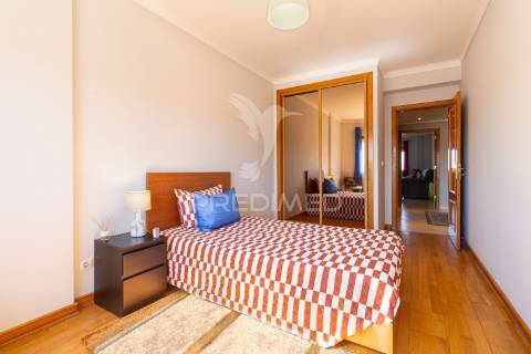 Apartamento t2  com suíte - santa marta do  pinhal - corroios - 289.900 €