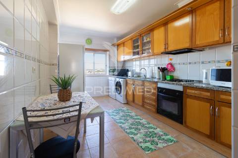 Apartamento t2  com suíte - santa marta do  pinhal - corroios - 289.900 €