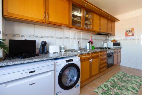 Apartamento t2  com suíte - santa marta do  pinhal - corroios - 289.900 €