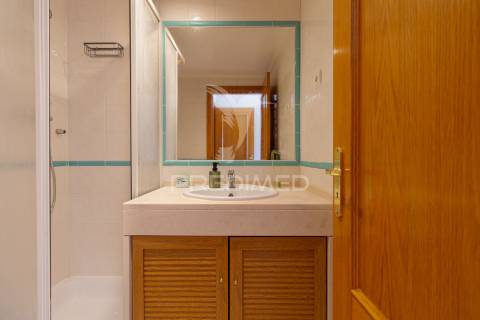 Apartamento t2  com suíte - santa marta do  pinhal - corroios - 289.900 €