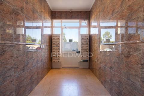 Apartamento t2  com suíte - santa marta do  pinhal - corroios - 289.900 €