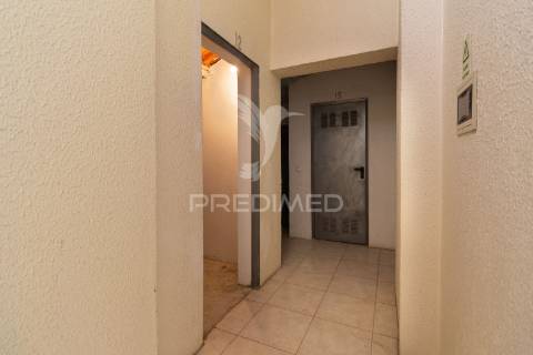 Apartamento t2  com suíte - santa marta do  pinhal - corroios - 289.900 €