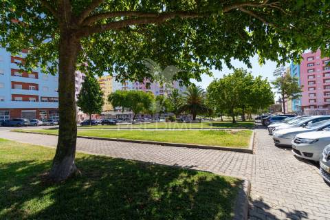 Apartamento t2  com suíte - santa marta do  pinhal - corroios - 289.900 €