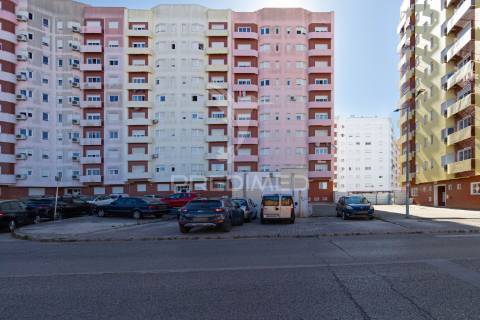 Apartamento t2  com suíte - santa marta do  pinhal - corroios - 289.900 €