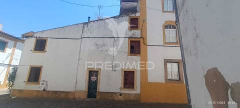 Casa na  vila de nisa