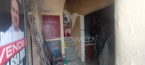 Casa na  vila de nisa