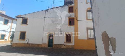 Casa na  vila de nisa