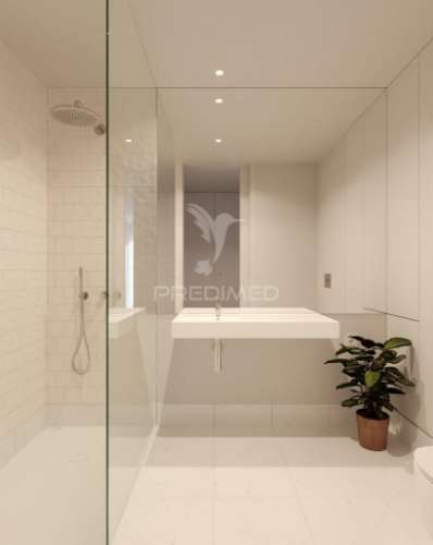 T2 orientação nascente (edifício nasoni porto)