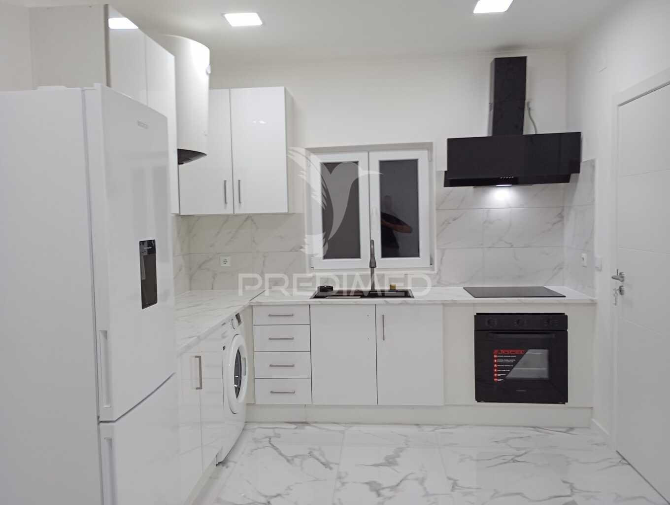 Quinta t1  área  12400 m2 a 4 km almeirim e 50 minutos de lisboa