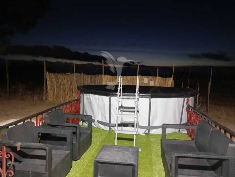 Quinta t1  área  12400 m2 a 4 km almeirim e 50 minutos de lisboa