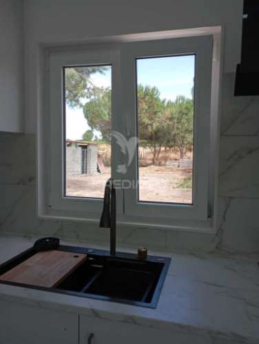 Quinta t1  área  12400 m2 a 4 km almeirim e 50 minutos de lisboa