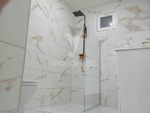 Quinta t1  área  12400 m2 a 4 km almeirim e 50 minutos de lisboa