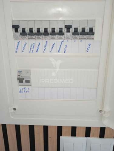 Quinta t1  área  12400 m2 a 4 km almeirim e 50 minutos de lisboa