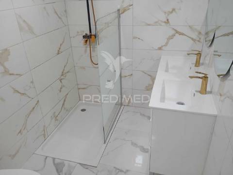 Quinta t1  área  12400 m2 a 4 km almeirim e 50 minutos de lisboa