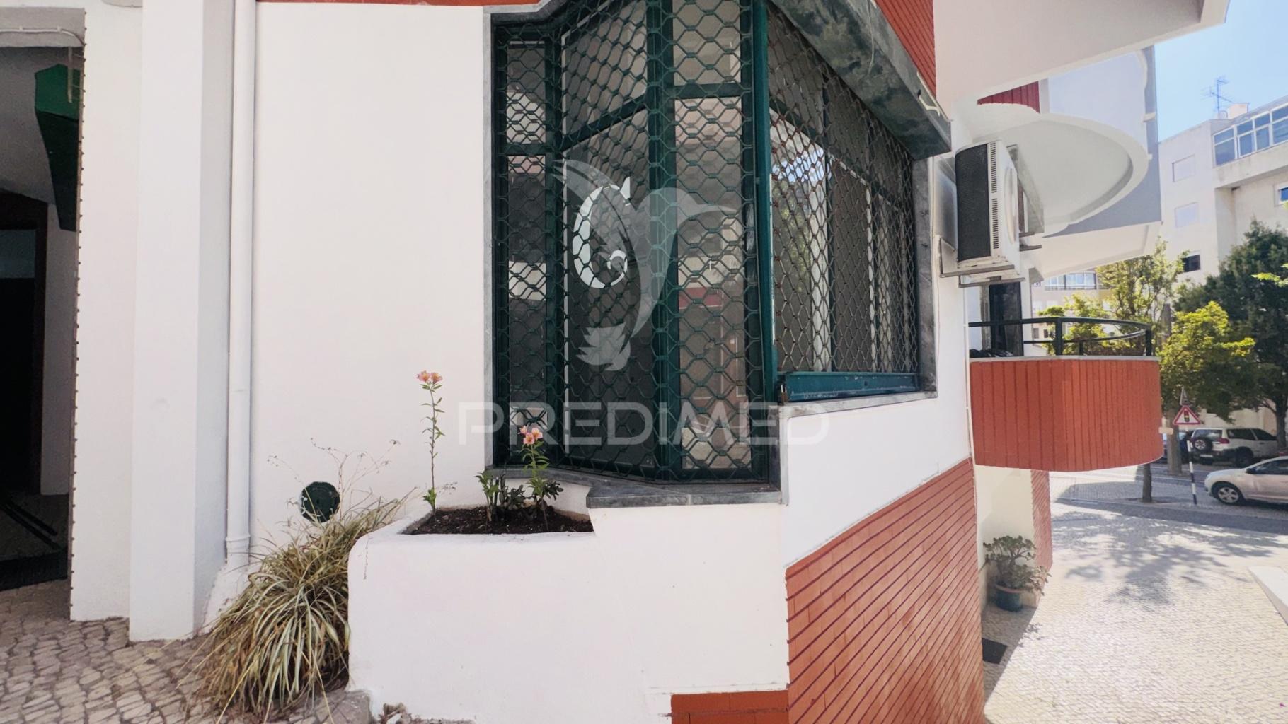 Loja com 71 m² no pragal – junto ao tribunal judicial de almada