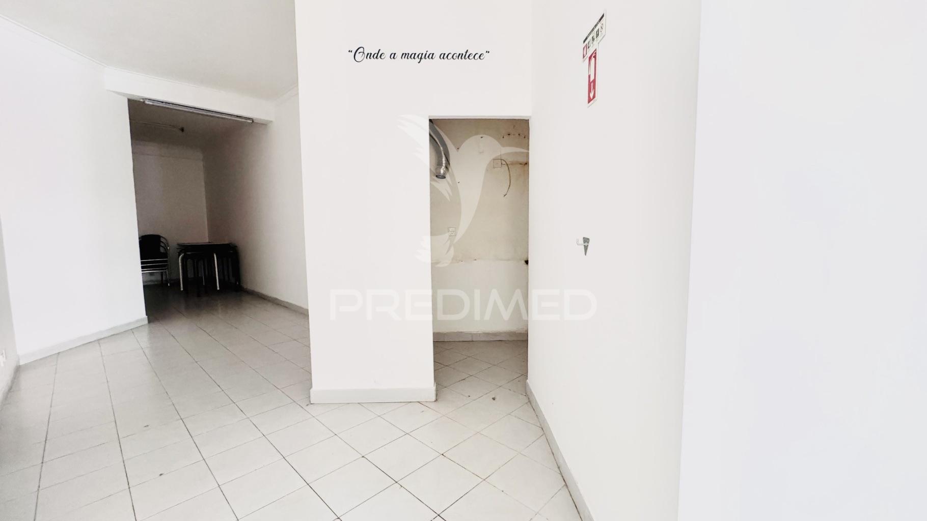Loja com 71 m² no pragal – perto do tribunal judicial de almada