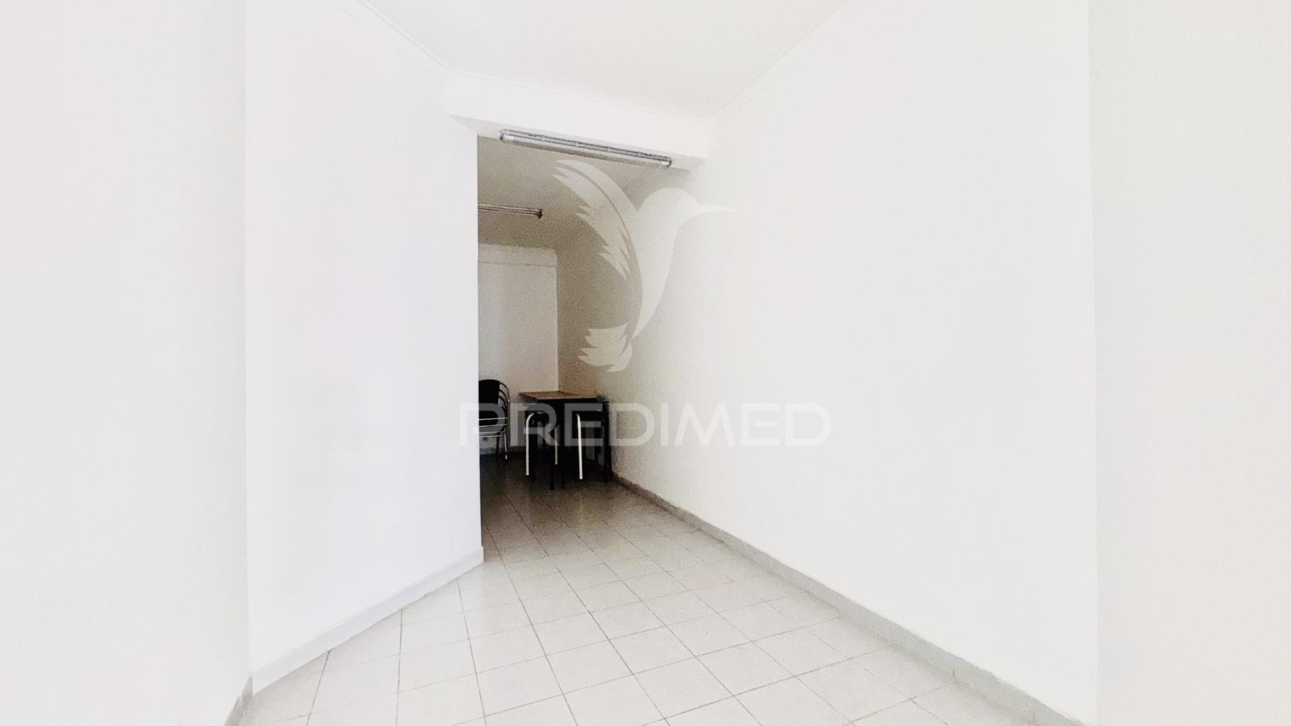 Loja com 71 m² no pragal – perto do tribunal judicial de almada