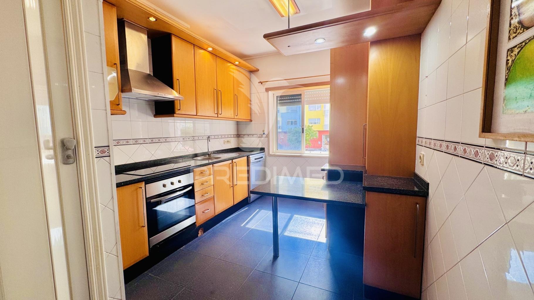 Apartamento t2  para arrendamento - santa marta do pinhal