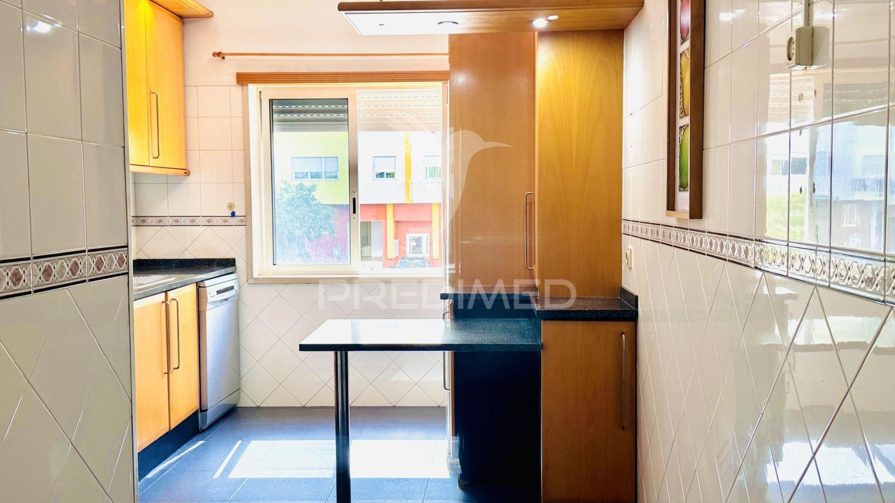 Apartamento t2  para arrendamento - santa marta do pinhal