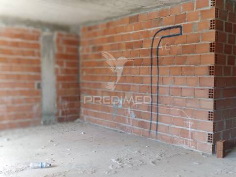 T3 duplex com parqueamento e churrasqueira