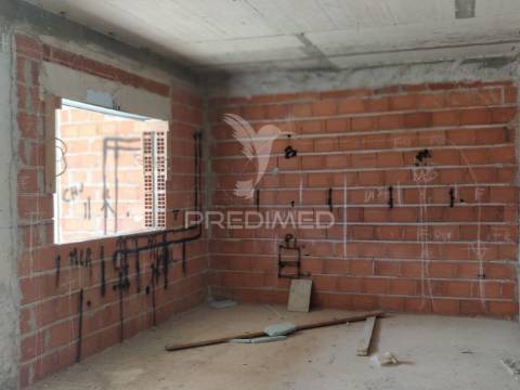 T3 duplex com parqueamento e churrasqueira