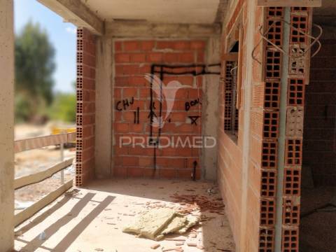 T3 duplex com parqueamento e churrasqueira