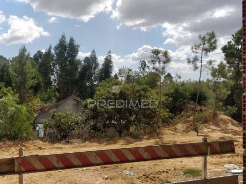 T3 c/parqueamento, churrasqueira e arrecadação