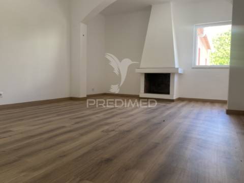 Moradia t3 com terraço em santiago do cacém