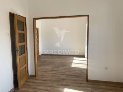 Moradia t3 com terraço em santiago do cacém