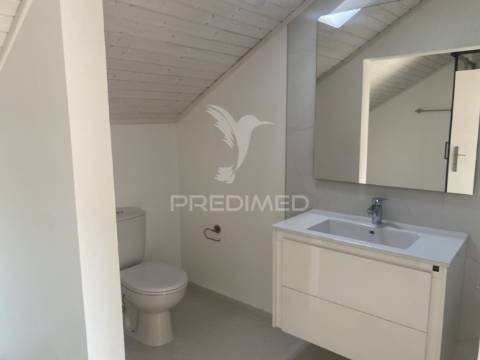 Moradia t3 com terraço em santiago do cacém