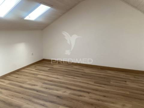 Moradia t3 com terraço em santiago do cacém