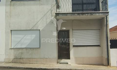 Escritura ao abrigo do regime simplex  - t3 arrendado com rendimento garantido