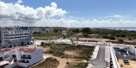 Apartamento t1 com varanda e parqueamento coberto