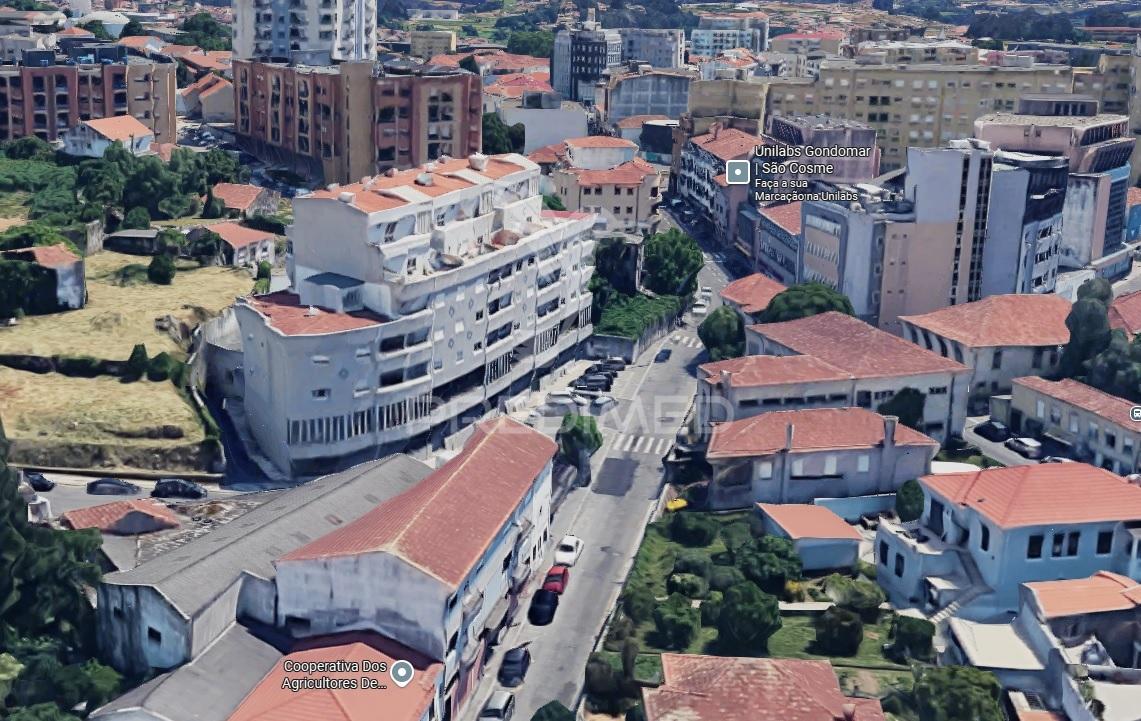 Loja em pequeno centro comercial – gondomar