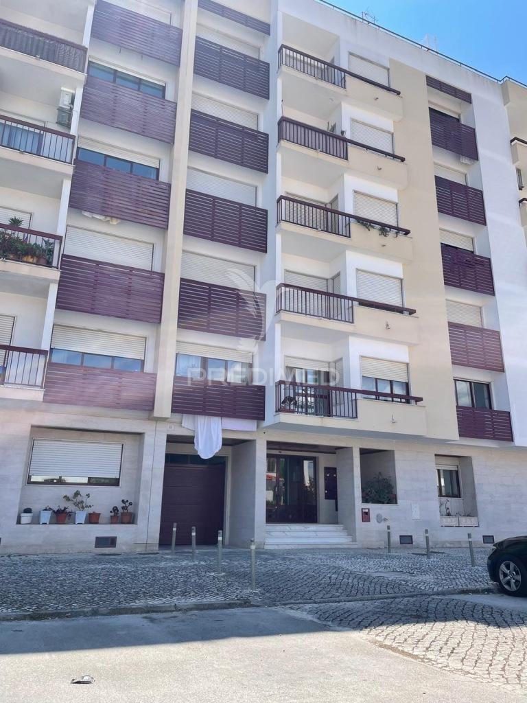 Apartamento t3 amplo no planalto de santarém – localização imbatível!