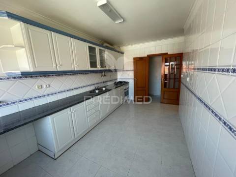 Apartamento t3 amplo no planalto de santarém – localização imbatível!