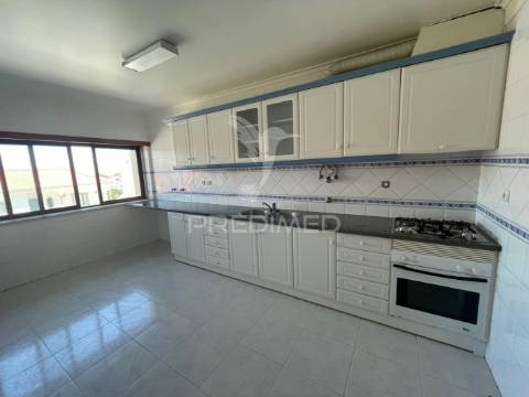 Apartamento t3 amplo no planalto de santarém – localização imbatível!